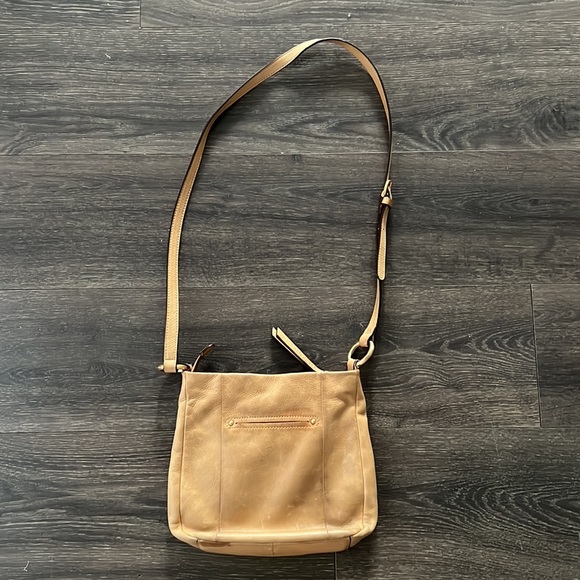 B. Makowksy Crossbody Handbag - Picture 4 of 9